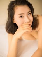 短发美女摄影写真 肌肤白皙诱人